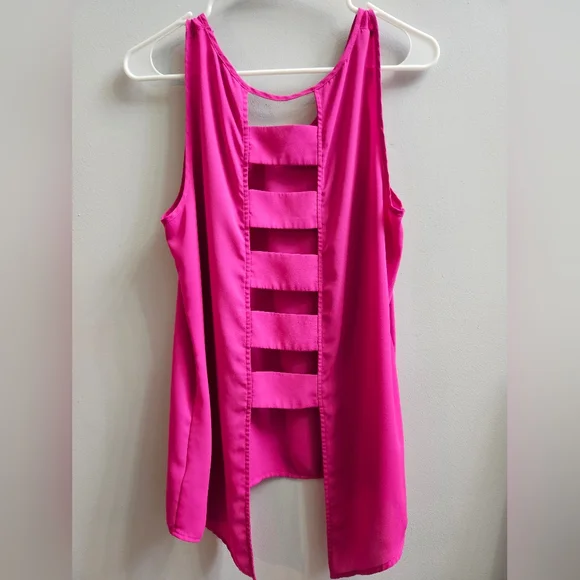 Express Open Back Sleeveless Blouse - Picture 2 of 3